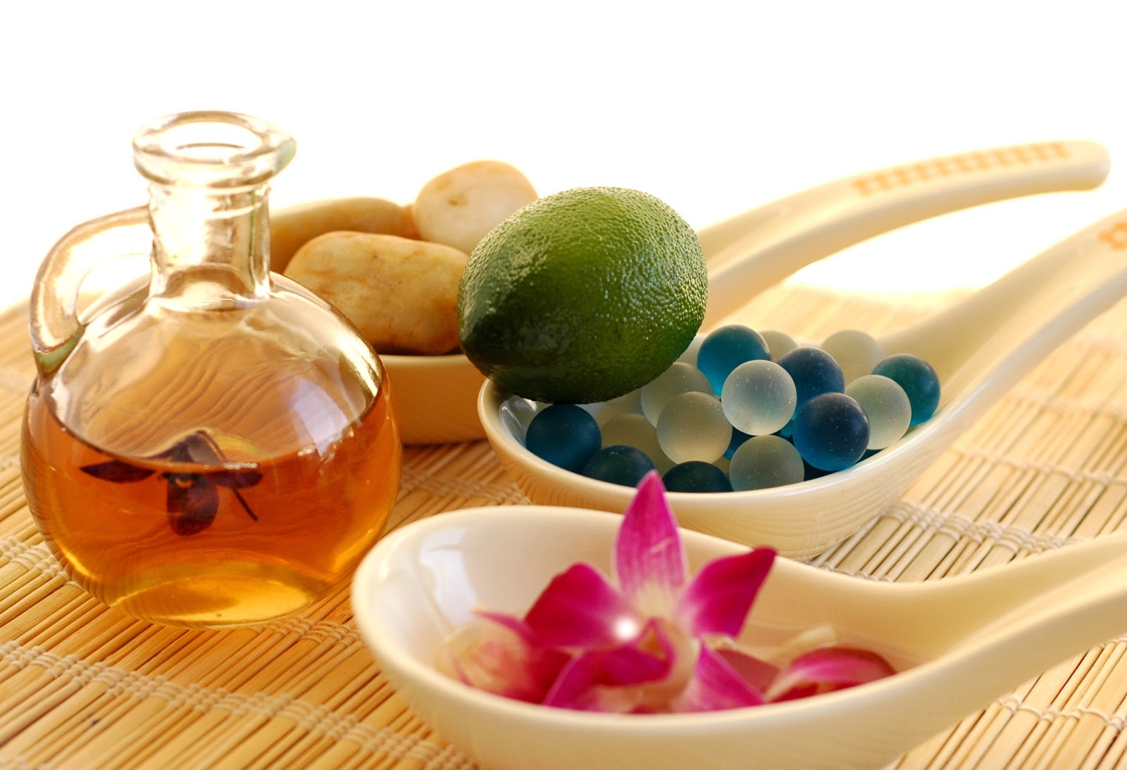 Minyak atsiri bisa digunakan untuk aromatheraphy. Foto: wikipedia