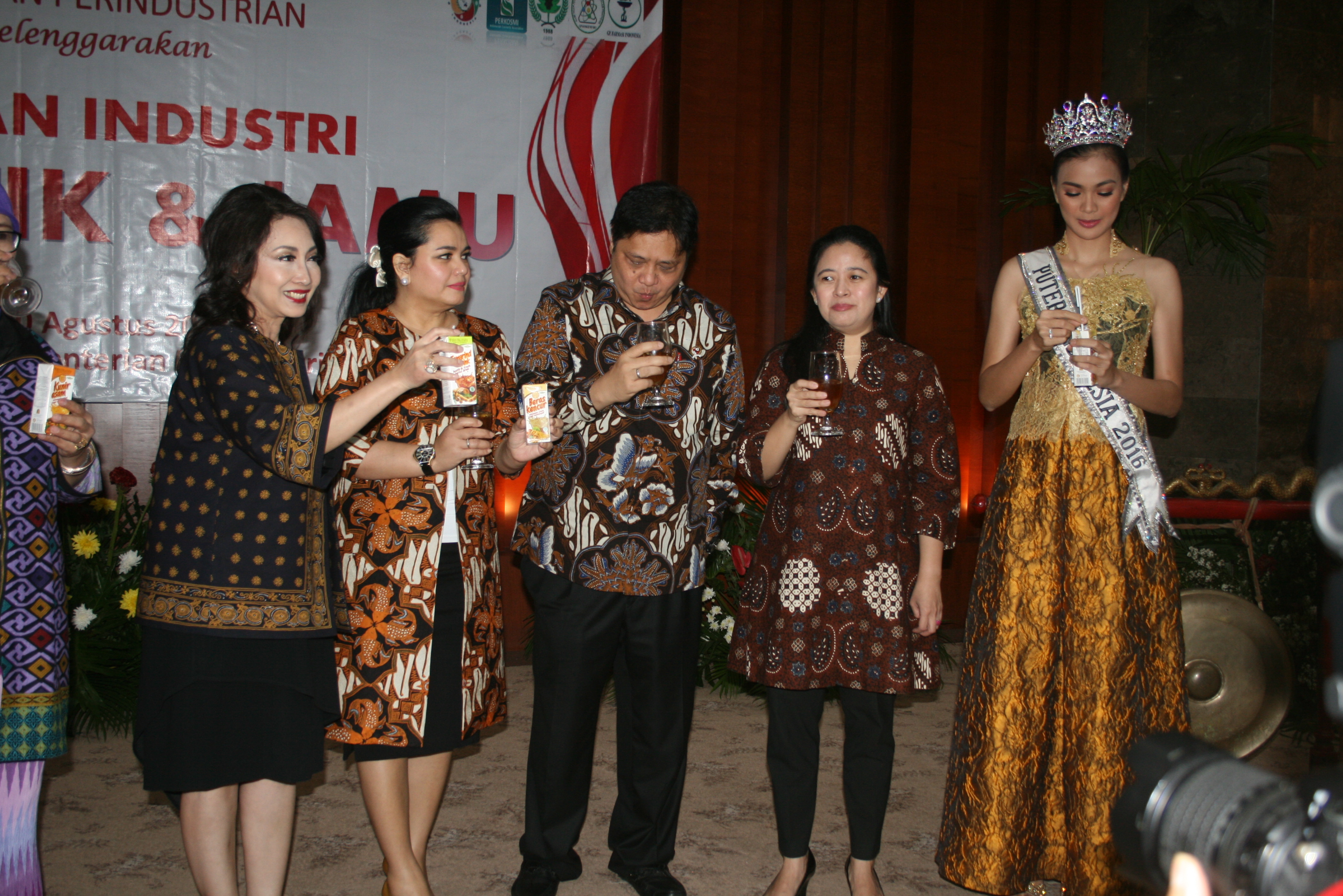 Foto: Presiden Direktur PT Mustika Ratu Tbk, Putri K Wardani (paling kiri)/Dok: indotrading.com