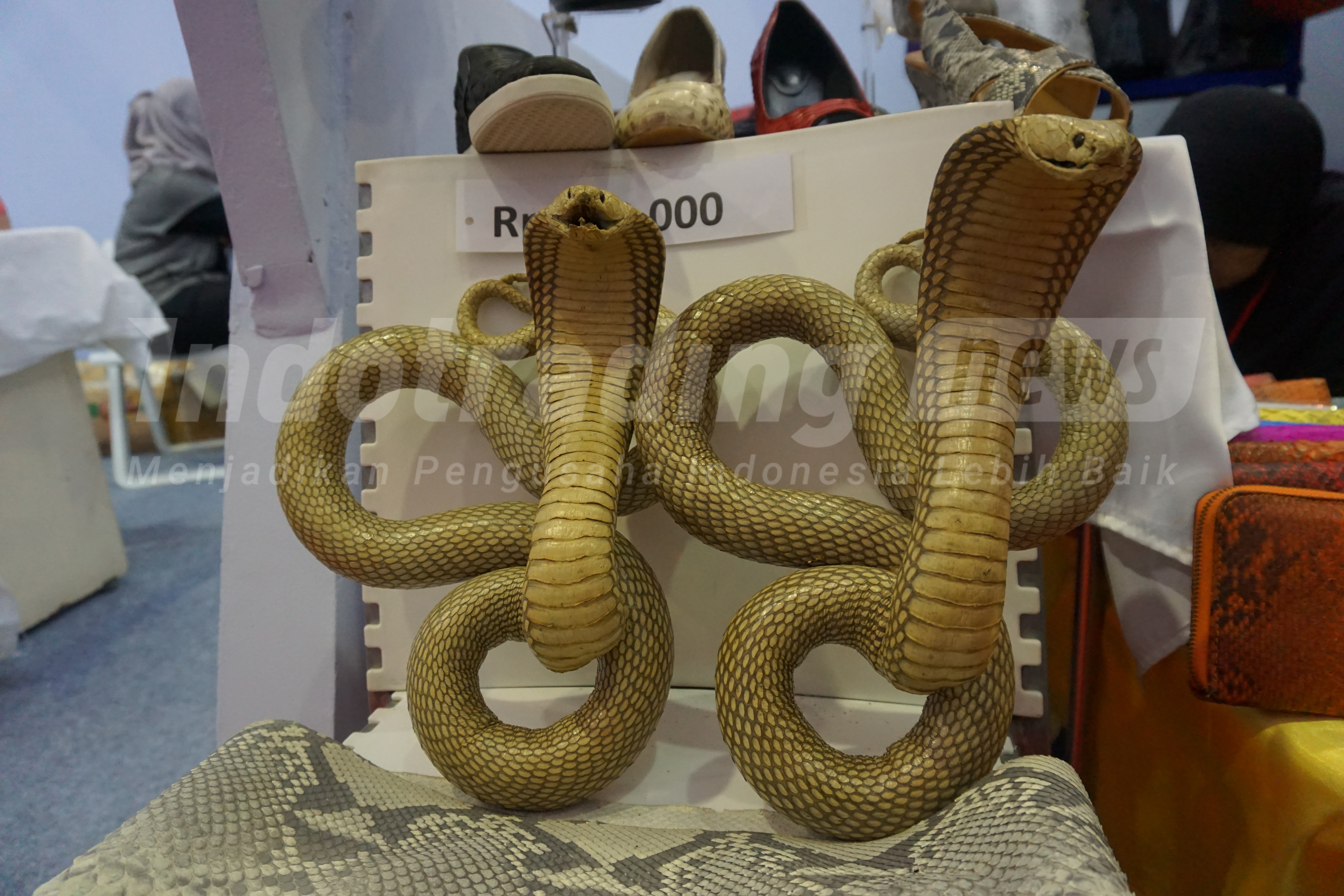 Foto: Hiasan interior ular Dania Handycraft karya Yeni Setiowati/Dok: indotrading.com.