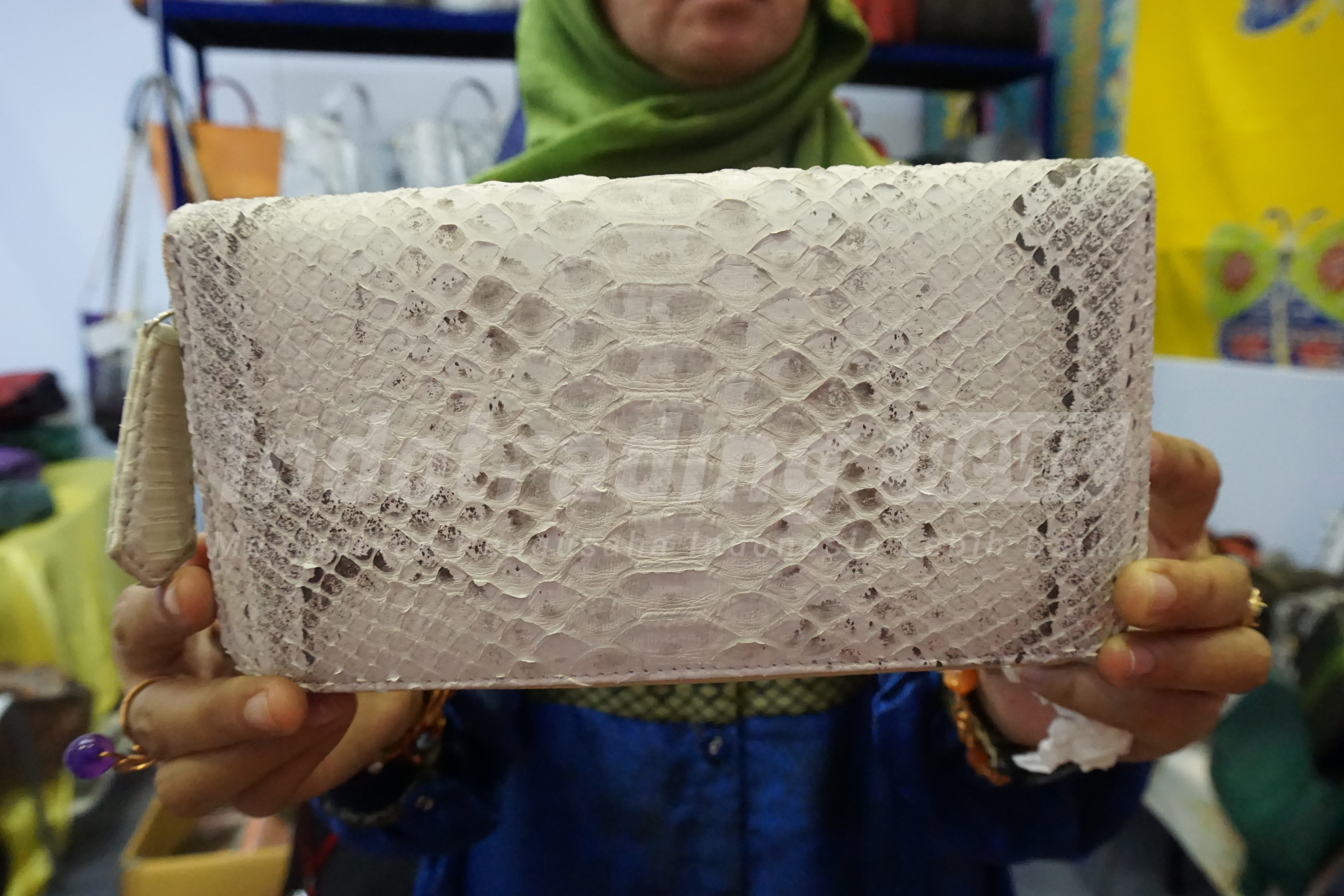 Foto: Dompet kulit ular Dania Handycraft karya Yeni Setiowati/Dok: indotrading.com