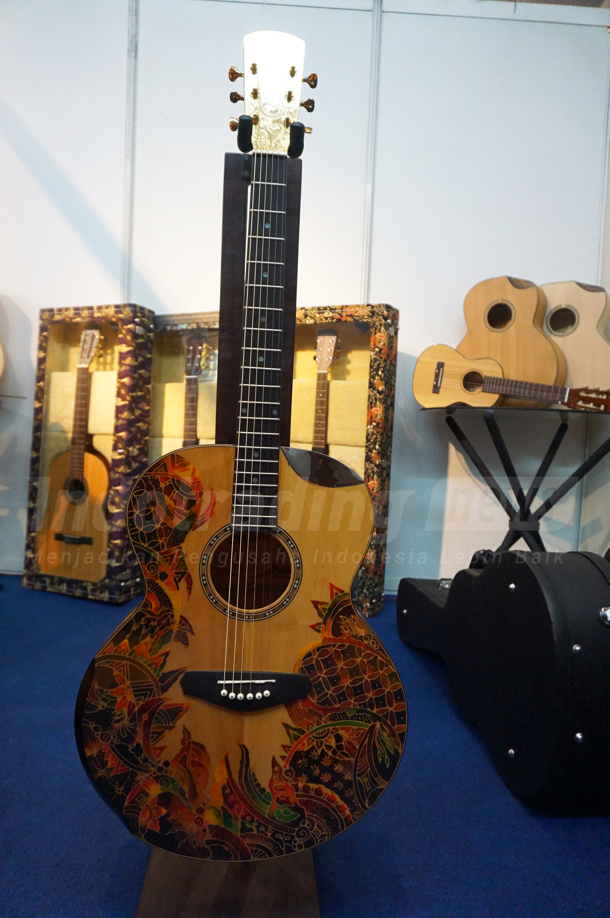  Gitar Batik Buatan Guruh Dipakai Gitaris Terkenal Sampai 