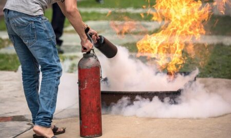 Jual Fire Extinguisher: Alat Pemadam Api untuk Situasi Darurat