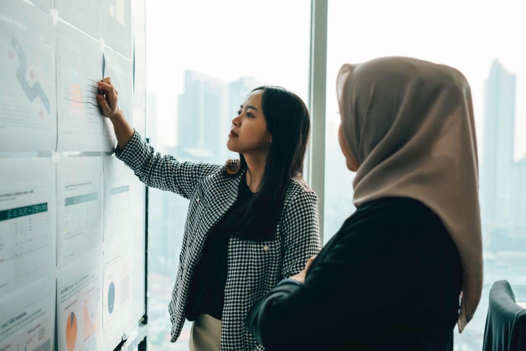 analisis data pasar industri.