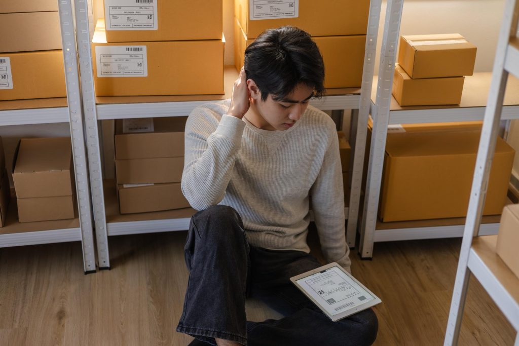 stok terbatas sebagai alasan urgency dalam negosiasi bisnis.