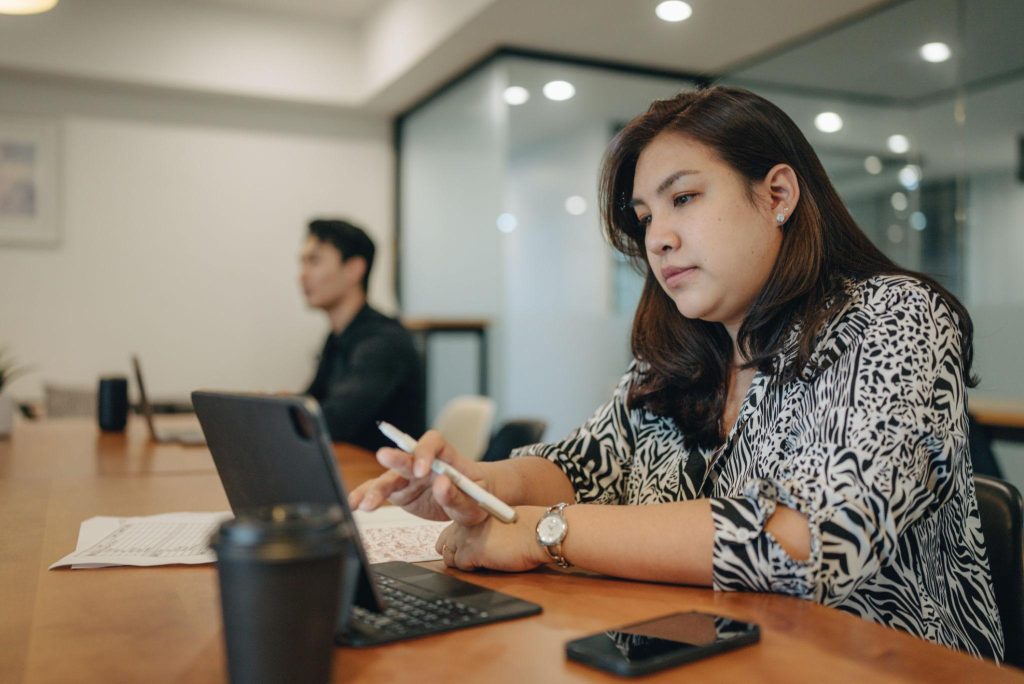 persiapan negosiasi bisnis B2B sebelum meeting.
