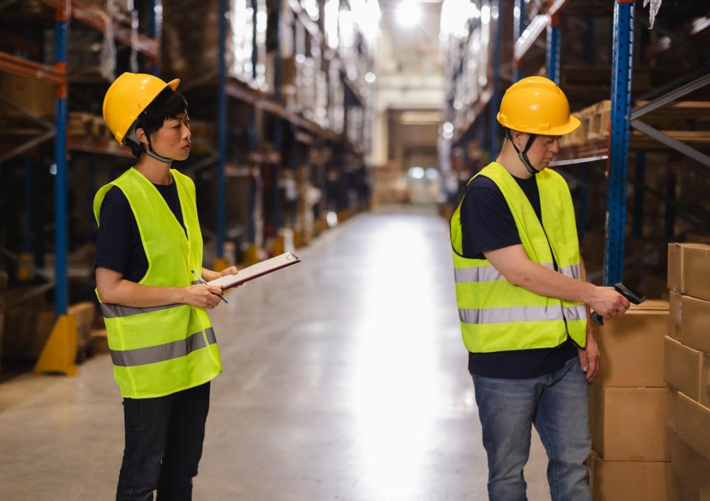 proses picking cepat dan efisien di gudang supplier.