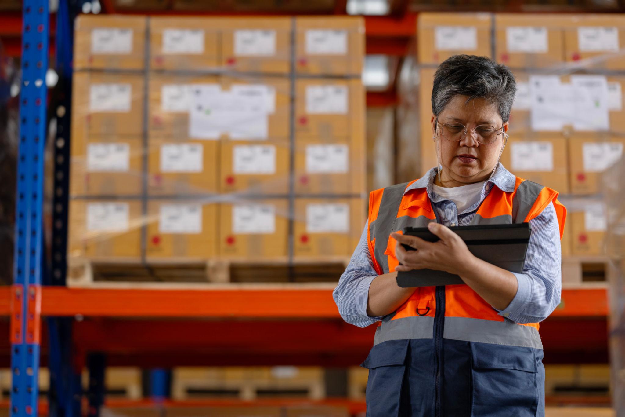 manajemen stok barang di gudang supplier Indonesia.