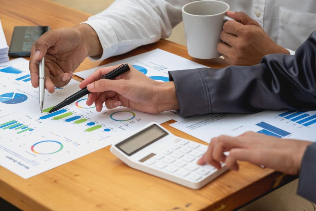 analisis data penjualan untuk perencanaan stok.