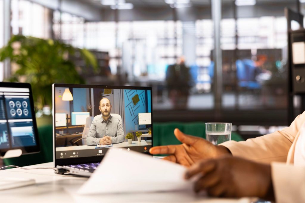 interaksi antara supplier dan klien.