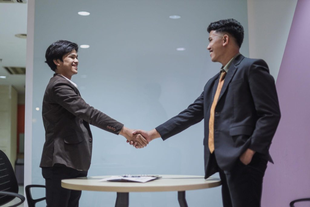 membangun relasi jangka panjang dalam bisnis B2B.