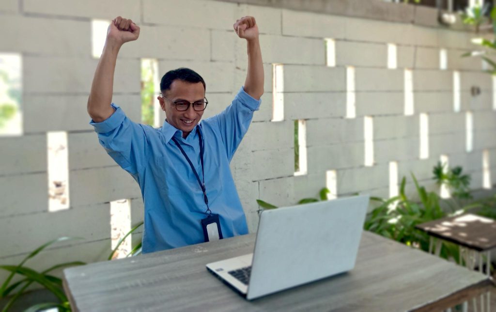 closing deal pertama dalam bisnis supplier B2B.