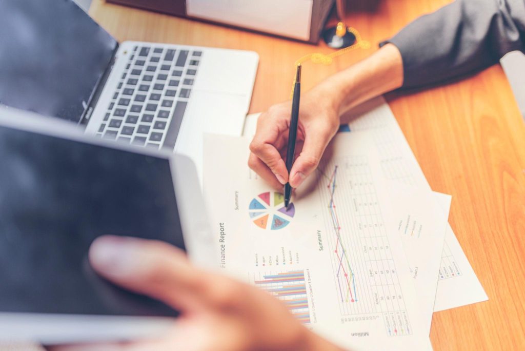 evaluasi strategi bisnis supplier B2B.