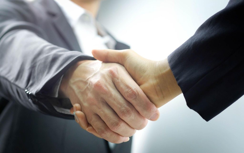 membangun hubungan dalam bisnis supplier B2B.