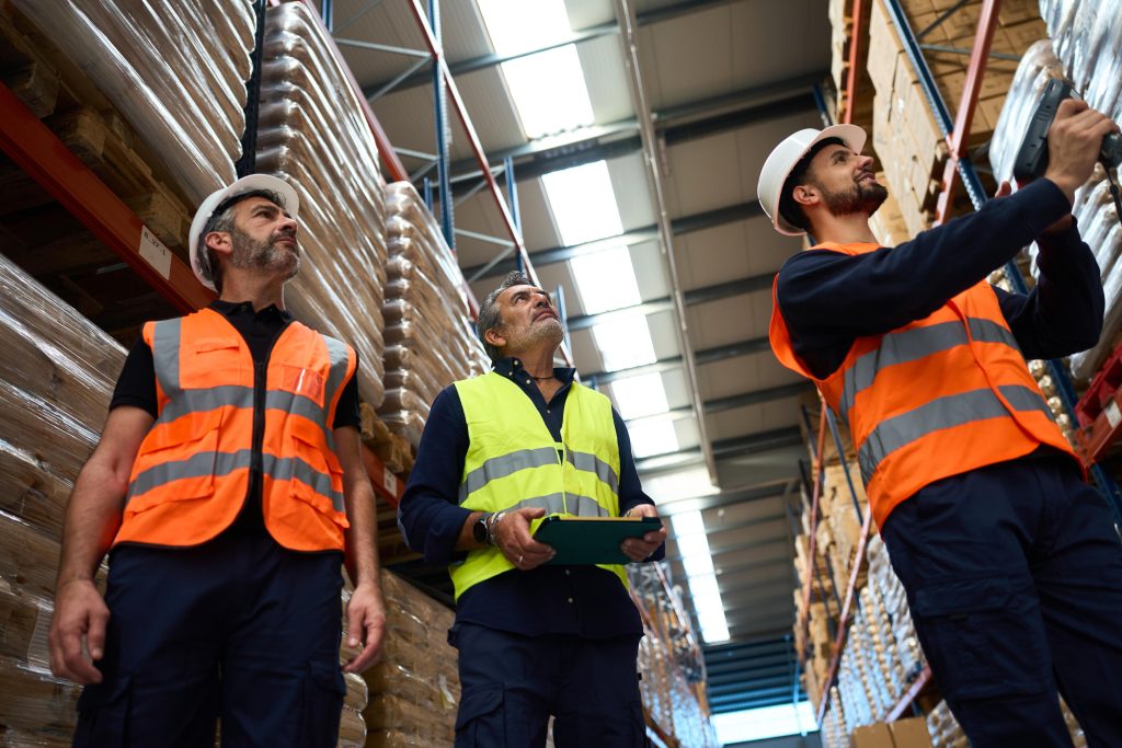 penerapan metode FIFO di gudang supplier.