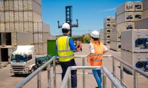 Tim procurement menghadapi masalah operasional supplier dalam bisnis B2B.