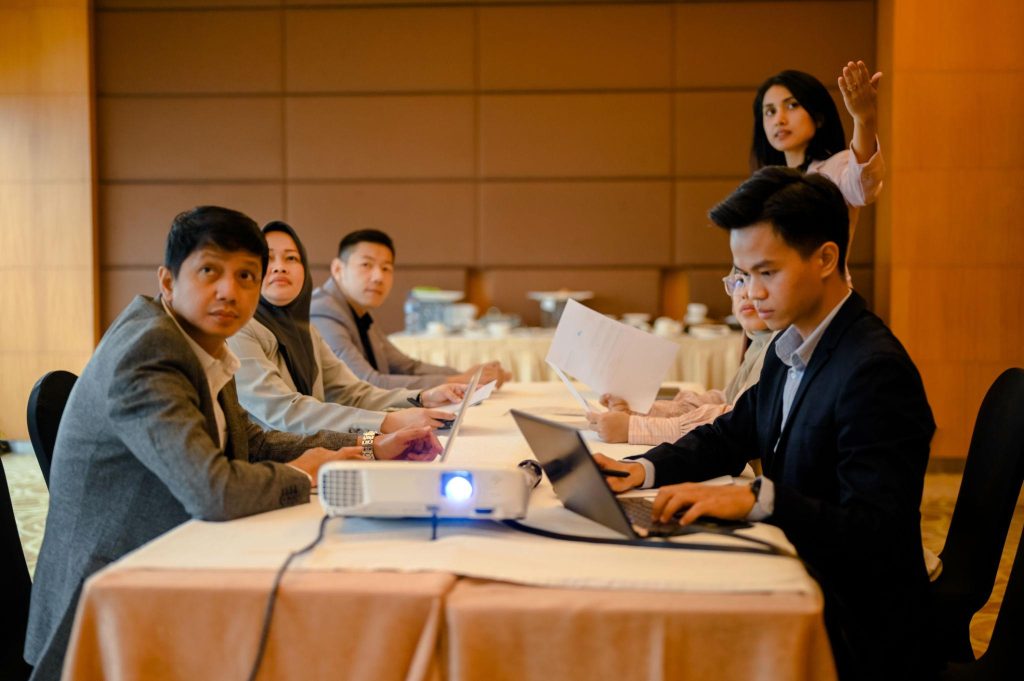 presentasi proposal supplier ke klien.