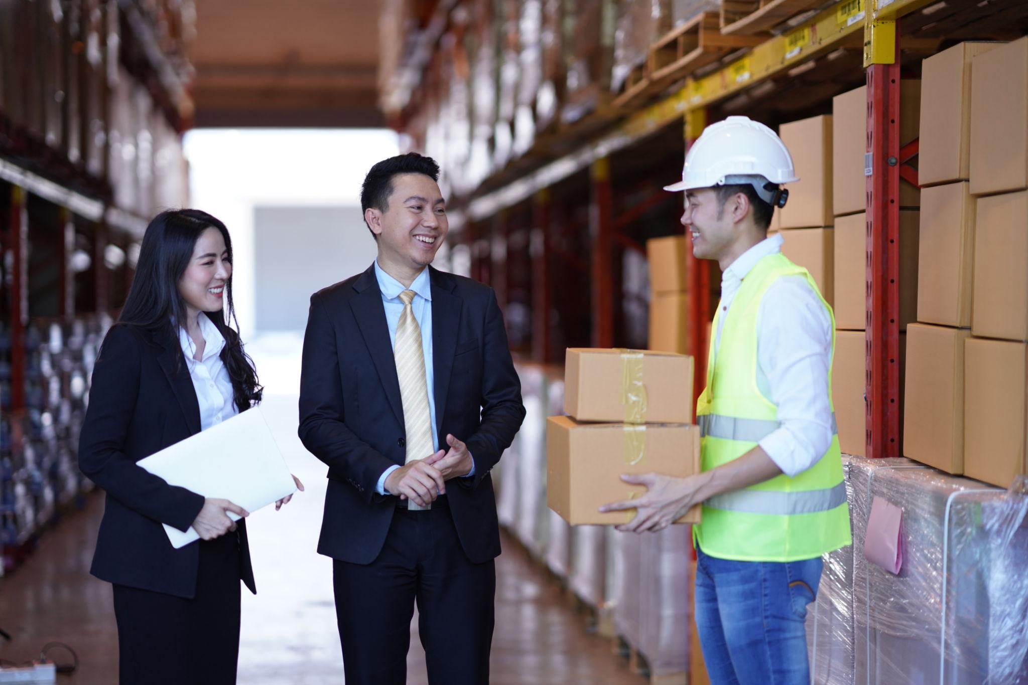tim procurement bertemu supplier bisnis B2B.