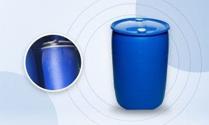 Drum biru plastik HDPE 200 liter dan tumpukan drum di gudang
