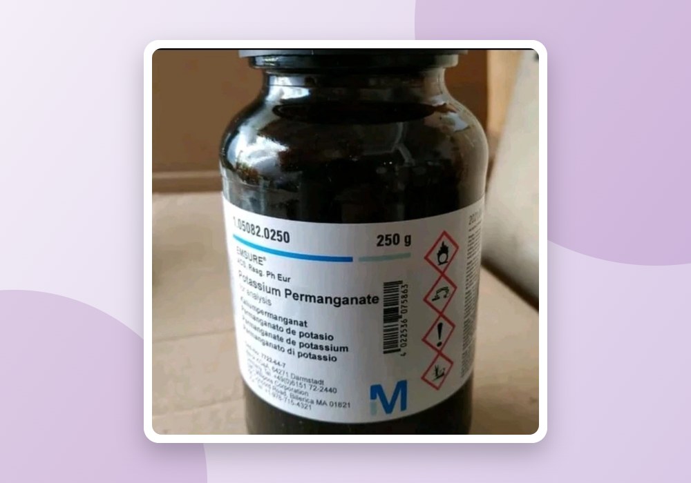 Kalium permanganat (KMnO4) kemasan botol untuk laboratorium