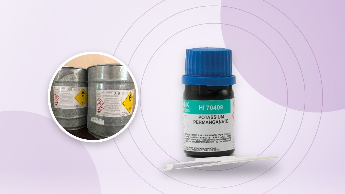 Botol kalium permanganat (potassium permanganate) dan kemasan drum KMnO4