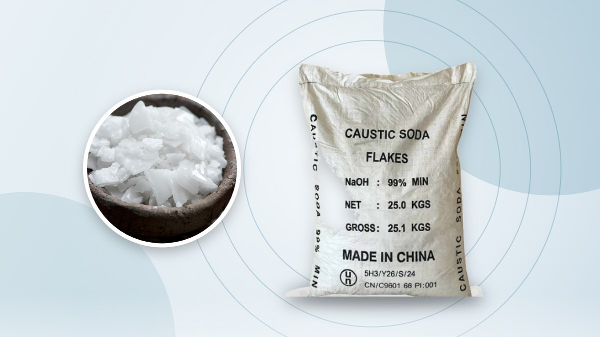Soda api (caustic soda flakes) dalam karung 25 kg dan serpihan NaOH
